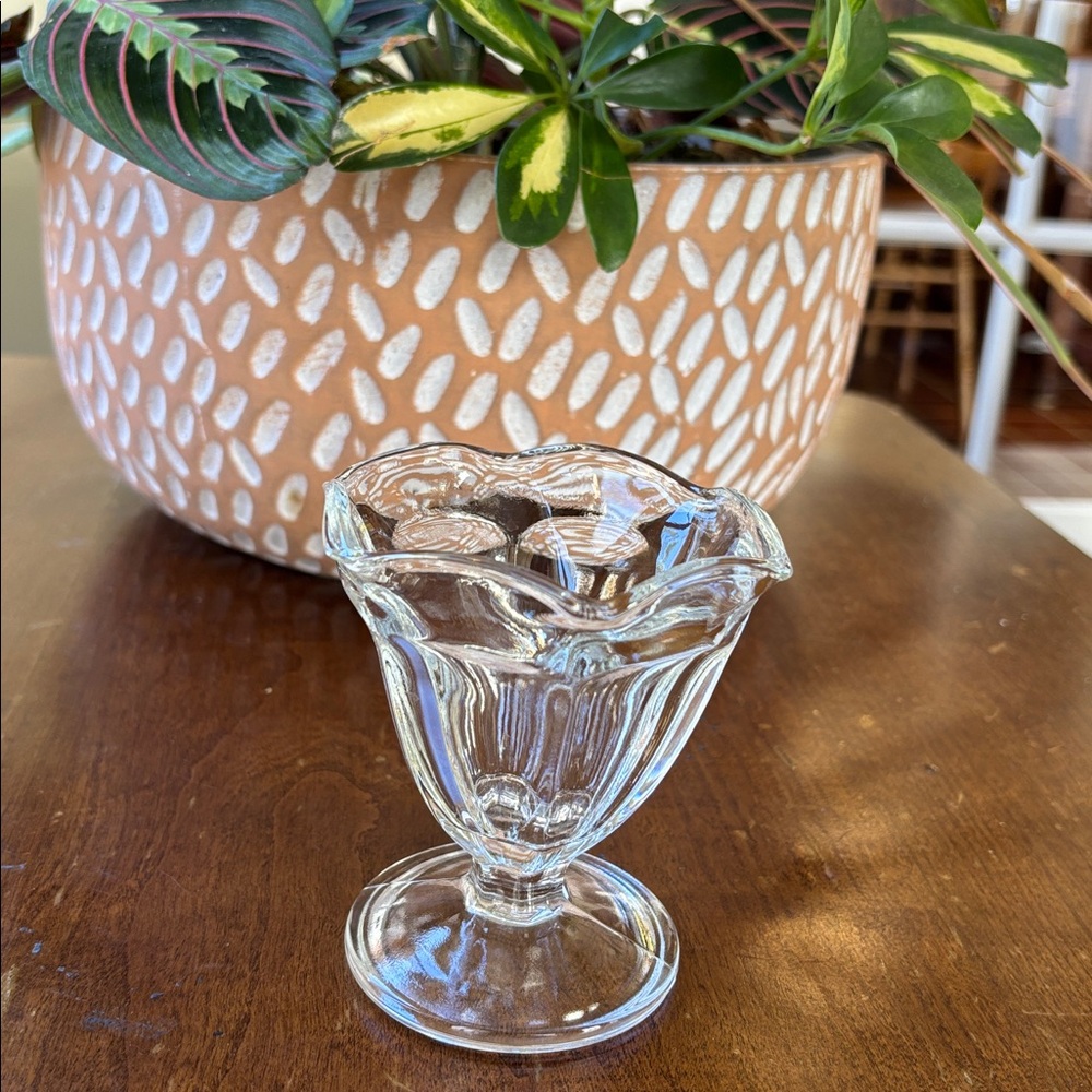 4 Anchor Hocking Petal Fluted/Lettuce Edge Pedestal Sherbet/Ice Cream Dishes - Picture 2 of 7